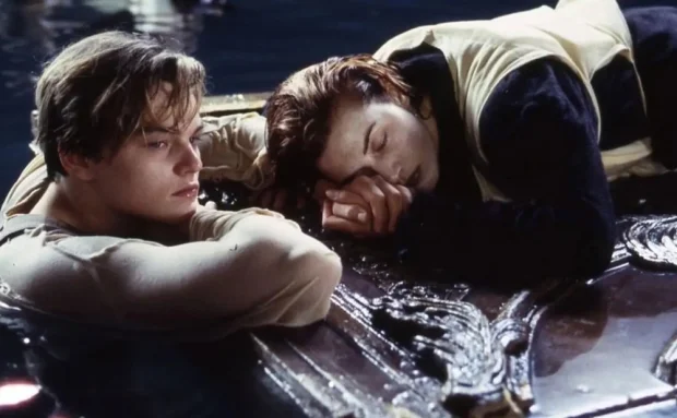 "Titanik" filmindəki qapı 718 min dollara satıldı!