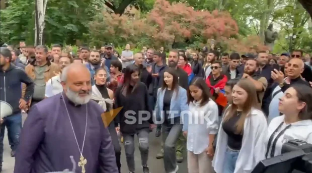 “Tavuş hərəkatının yepiskop lideri” universitetdə türk musiqisi ilə qarşılandı...